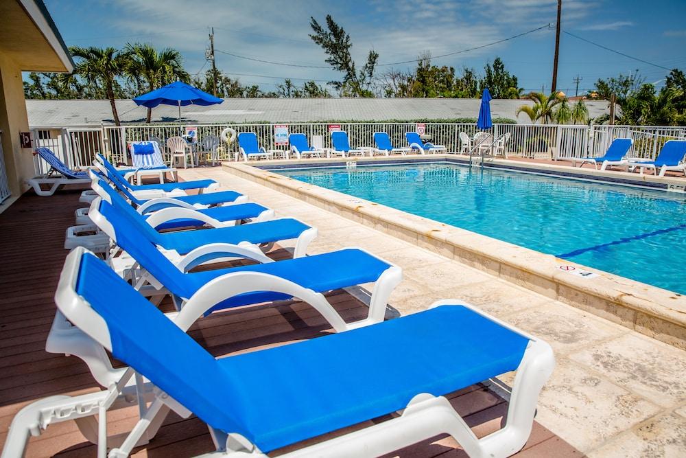 The Reef At Marathon Hotel Exterior photo